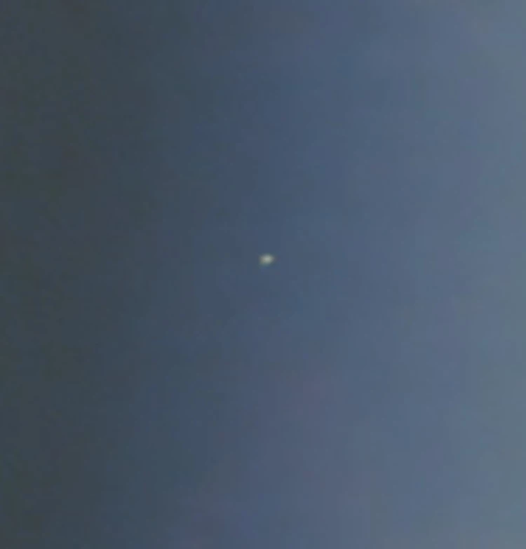 Bolvormige UFO op NASA ruimtefoto gemaakt vanuit de ruimte door een astronaut van de Apollo 7 missie in 1968