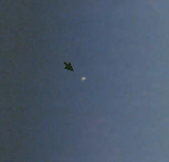 Bolvormige UFO op NASA-ruimtefoto, Apollo 7 - 1968