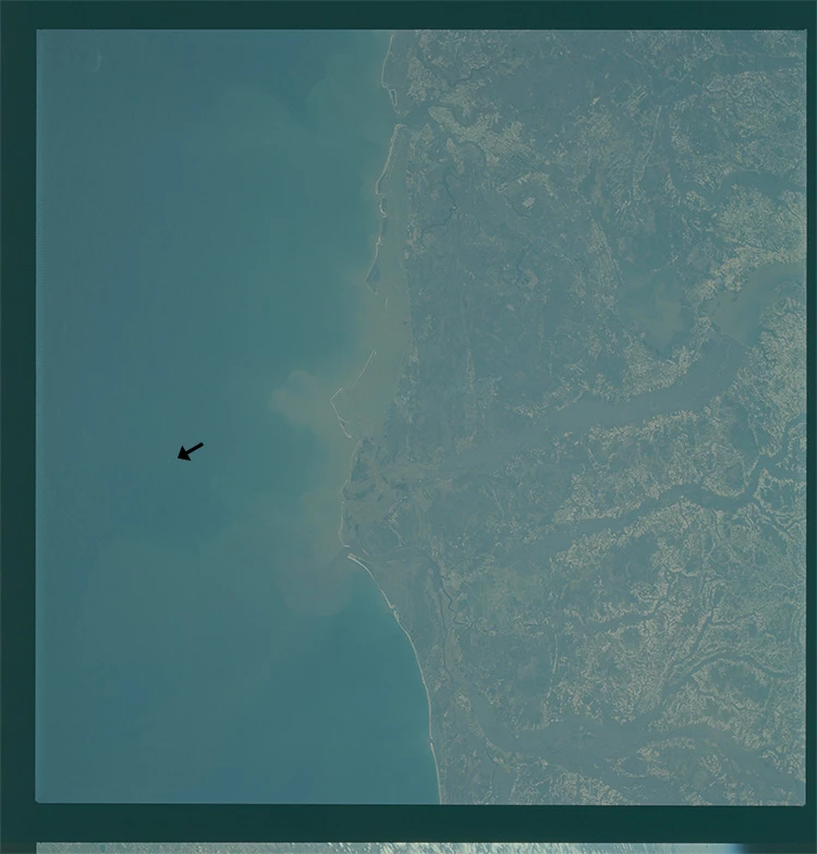 Ovaalvormige UFO op NASA-ruimtefoto, Apollo 9 -1969