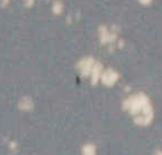 Cilindervormige en Bolvormige UFO op NASA-ruimtefoto, Apollo 9 - 1969